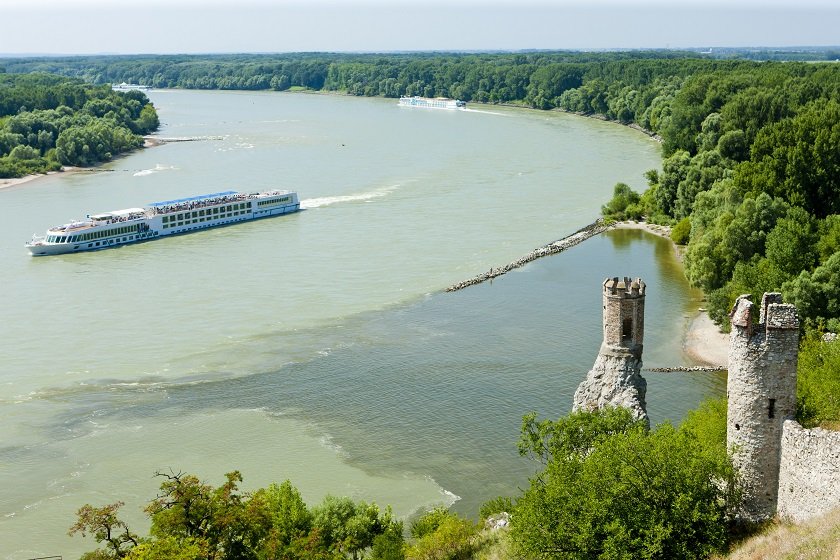 From Bratislava do Devin castle by boat