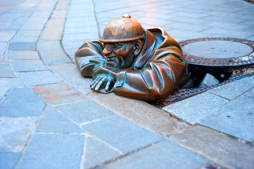 Strada non convenzionale di statue intorno Bratislava