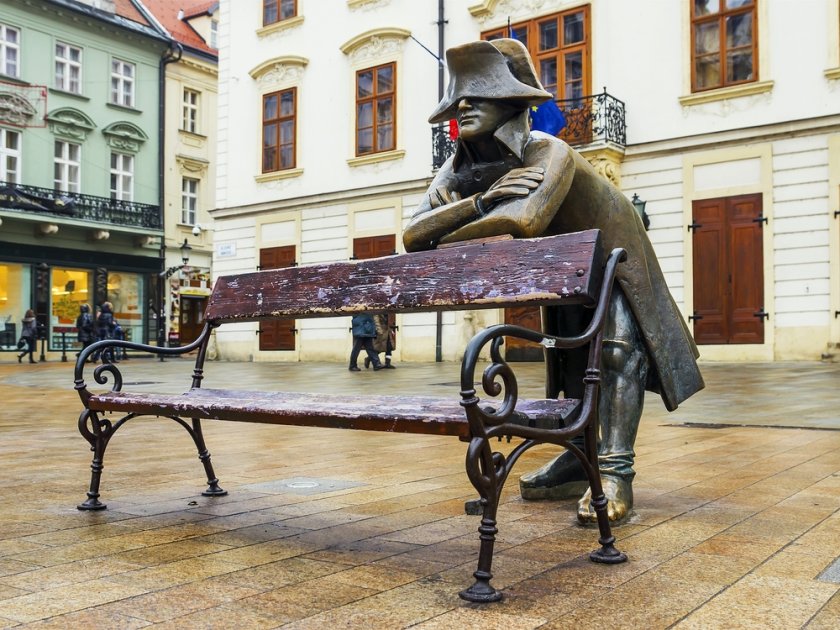 Strada non convenzionale di statue intorno Bratislava