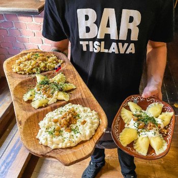 Halusky Bratislava: Slovak Pub