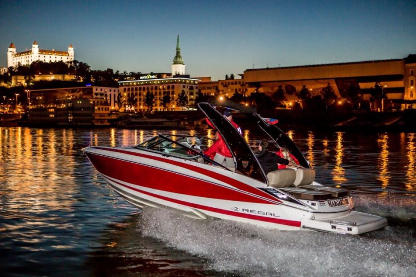 Bratislava by Private Speedboat - Night trip